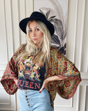 Load image into Gallery viewer, Festival Kimono 𝚕𝚒𝚖𝚒𝚝𝚎𝚍 𝚎𝚍𝚒𝚝𝚒𝚘𝚗