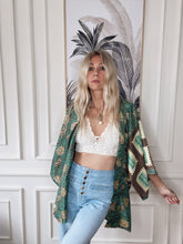 Load image into Gallery viewer, Festival Kimono 𝚕𝚒𝚖𝚒𝚝𝚎𝚍 𝚎𝚍𝚒𝚝𝚒𝚘𝚗