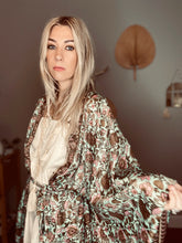 Load image into Gallery viewer, Short Kimono