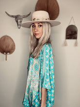 Load image into Gallery viewer, Short Kimono 𝚕𝚒𝚖𝚒𝚝𝚎𝚍 𝚎𝚍𝚒𝚝𝚒𝚘𝚗