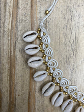 Load image into Gallery viewer, Macrame cowrie choker