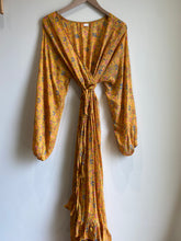Load image into Gallery viewer, Daisy Jones wrap dress