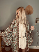 Load image into Gallery viewer, Short Kimono