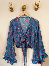 Load image into Gallery viewer, Goddess frill sleeve top