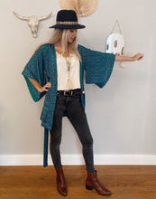 Load image into Gallery viewer, Short Kimono 𝚕𝚒𝚖𝚒𝚝𝚎𝚍 𝚎𝚍𝚒𝚝𝚒𝚘𝚗