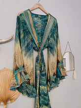 Load image into Gallery viewer, Goddess frill sleeve kimono