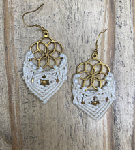 Load image into Gallery viewer, Macrame earrings