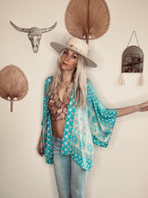 Load image into Gallery viewer, Short Kimono 𝚕𝚒𝚖𝚒𝚝𝚎𝚍 𝚎𝚍𝚒𝚝𝚒𝚘𝚗