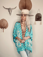 Load image into Gallery viewer, Short Kimono 𝚕𝚒𝚖𝚒𝚝𝚎𝚍 𝚎𝚍𝚒𝚝𝚒𝚘𝚗