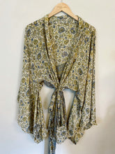 Load image into Gallery viewer, Short Kimono