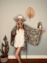 Load image into Gallery viewer, Short Kimono