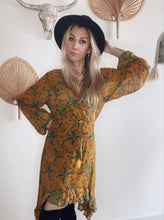 Load image into Gallery viewer, Daisy Jones wrap sale 15