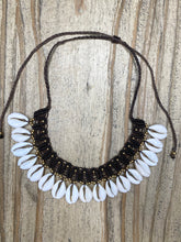 Load image into Gallery viewer, Macrame cowrie choker