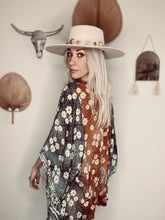 Load image into Gallery viewer, Short Kimono 𝚕𝚒𝚖𝚒𝚝𝚎𝚍 𝚎𝚍𝚒𝚝𝚒𝚘𝚗