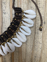 Load image into Gallery viewer, Macrame cowrie choker