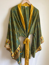 Load image into Gallery viewer, Short Kimono