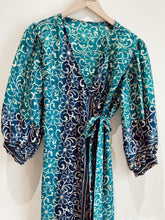 Load image into Gallery viewer, Soul-shine wrap dress