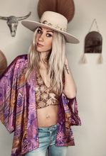 Load image into Gallery viewer, Short Kimono 𝚕𝚒𝚖𝚒𝚝𝚎𝚍 𝚎𝚍𝚒𝚝𝚒𝚘𝚗