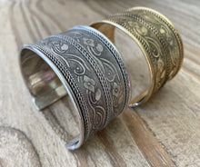 Load image into Gallery viewer, Moon Dawn bangle