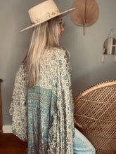 Load image into Gallery viewer, Short Kimono