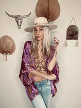 Load image into Gallery viewer, Short Kimono 𝚕𝚒𝚖𝚒𝚝𝚎𝚍 𝚎𝚍𝚒𝚝𝚒𝚘𝚗