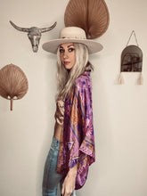 Load image into Gallery viewer, Short Kimono 𝚕𝚒𝚖𝚒𝚝𝚎𝚍 𝚎𝚍𝚒𝚝𝚒𝚘𝚗