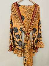 Load image into Gallery viewer, Goddess frill sleeve kimono