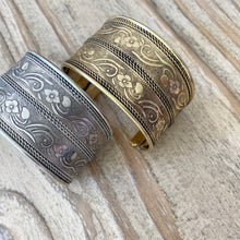 Load image into Gallery viewer, Moon Dawn bangle