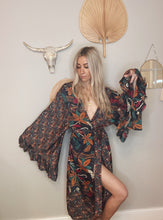 Load image into Gallery viewer, Goddess frill sleeve kimono
