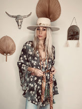 Load image into Gallery viewer, Short Kimono 𝚕𝚒𝚖𝚒𝚝𝚎𝚍 𝚎𝚍𝚒𝚝𝚒𝚘𝚗