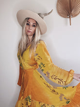 Load image into Gallery viewer, Midi Daisy Jones dress sale 15