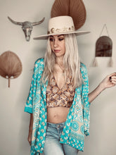 Load image into Gallery viewer, Short Kimono 𝚕𝚒𝚖𝚒𝚝𝚎𝚍 𝚎𝚍𝚒𝚝𝚒𝚘𝚗